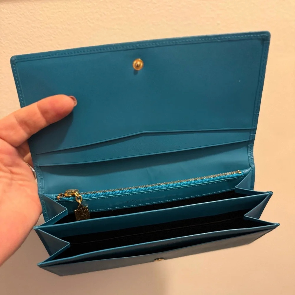 🔥SOLD🔥STUNNING 🤩 Yves Saint Laurent Embossed Leather Wallet ✨ - Picture 4 of 16